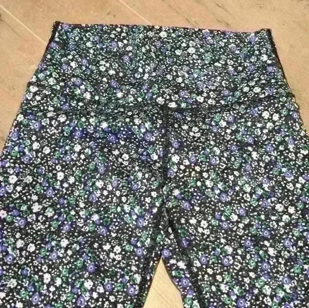 Aerie Floral Chill Play Leggings